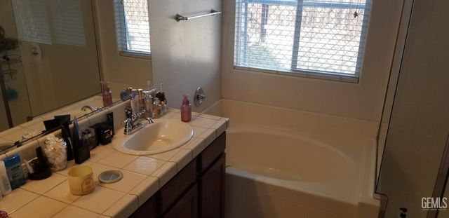 2808 Crestline Falls Lane, Bakersfield, CA 93313