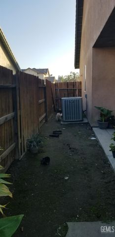 2808 Crestline Falls Lane, Bakersfield, CA 93313