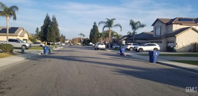 2808 Crestline Falls Lane, Bakersfield, CA 93313