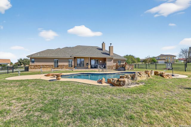 121 Abrego Mount, Floresville, TX 78114