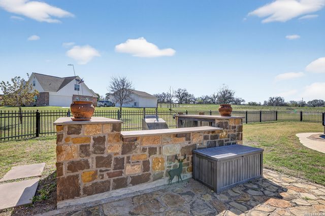 121 Abrego Mount, Floresville, TX 78114