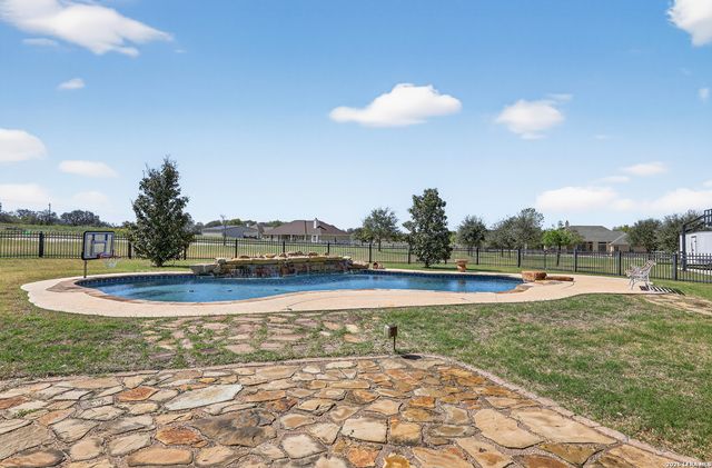 121 Abrego Mount, Floresville, TX 78114