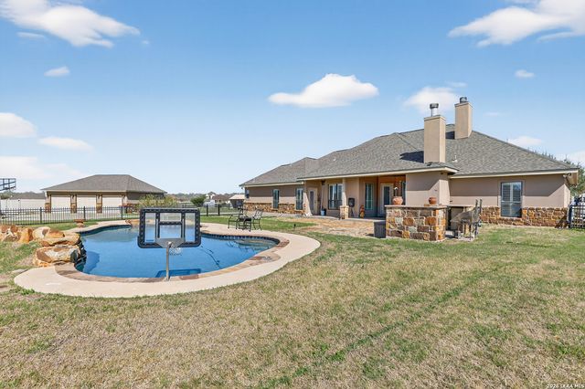 121 Abrego Mount, Floresville, TX 78114
