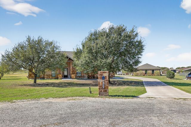 121 Abrego Mount, Floresville, TX 78114