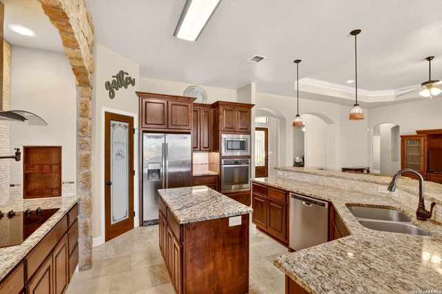 121 Abrego Mount, Floresville, TX 78114