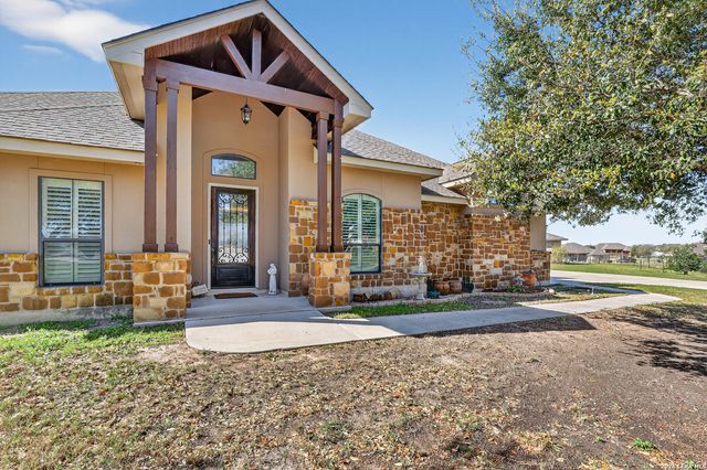 121 Abrego Mount, Floresville, TX 78114