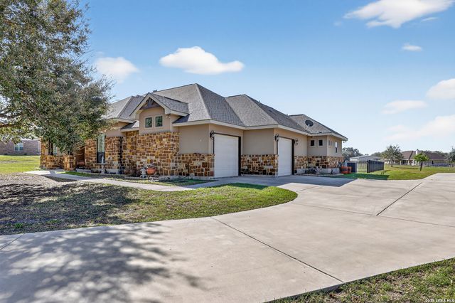 121 Abrego Mount, Floresville, TX 78114