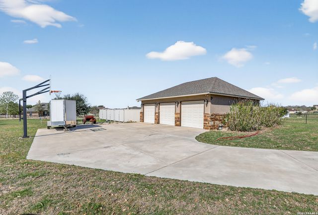 121 Abrego Mount, Floresville, TX 78114