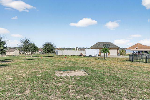 121 Abrego Mount, Floresville, TX 78114