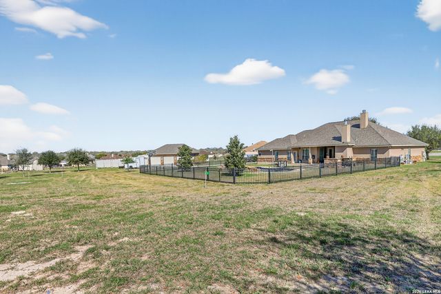 121 Abrego Mount, Floresville, TX 78114