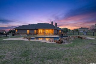 121 Abrego Mount, Floresville, TX 78114