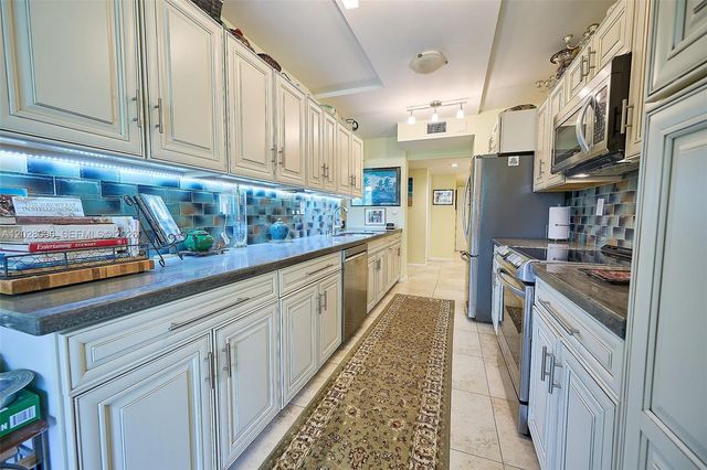 1450 Sheridan Street E 13, Hollywood, FL 33020