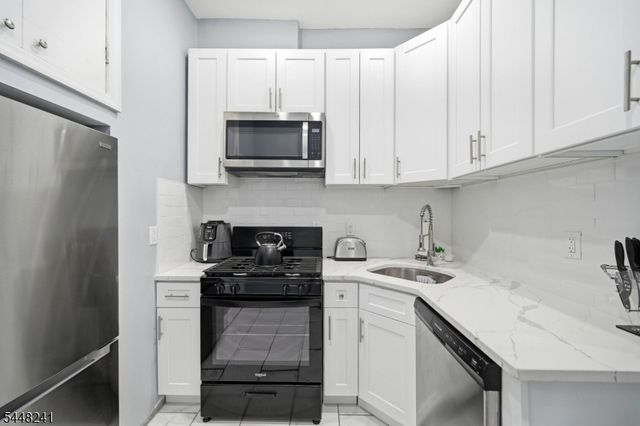 153 Danforth Ave, Jersey City, NJ 07305