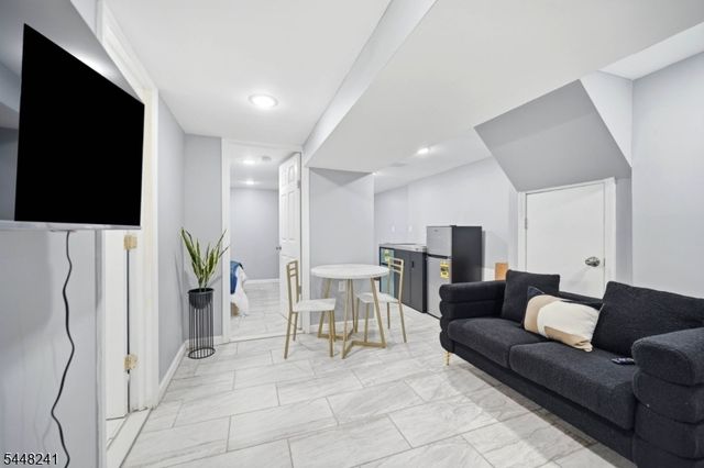 153 Danforth Ave, Jersey City, NJ 07305