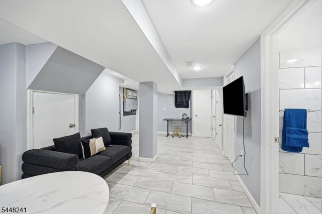 153 Danforth Ave, Jersey City, NJ 07305