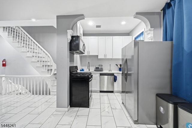 153 Danforth Ave, Jersey City, NJ 07305