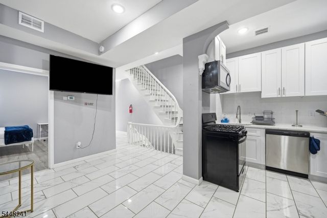 153 Danforth Ave, Jersey City, NJ 07305