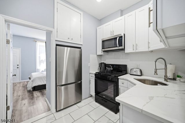 153 Danforth Ave, Jersey City, NJ 07305