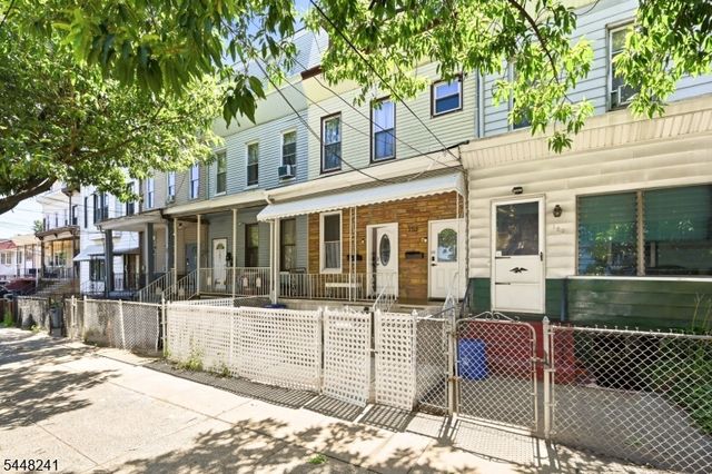 153 Danforth Ave, Jersey City, NJ 07305