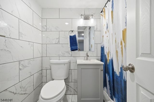 153 Danforth Ave, Jersey City, NJ 07305
