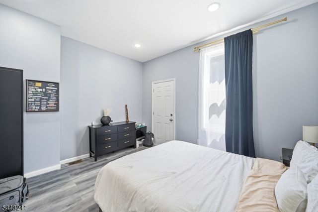 153 Danforth Ave, Jersey City, NJ 07305