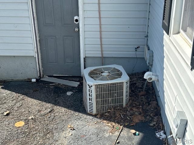 6434 Christopher Drive, St Louis, MO 63129