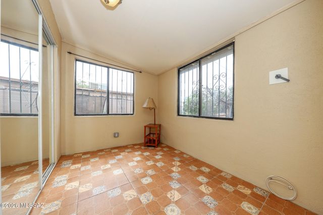 329 W Macarthur Street, Tucson, AZ 85714