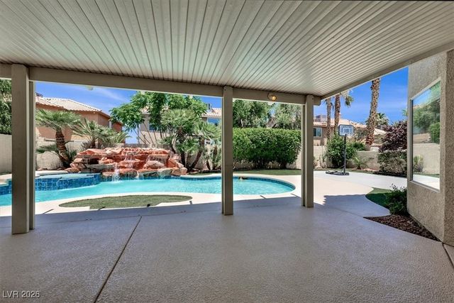 8932 Bracken Cliff Court, Las Vegas, NV 89129