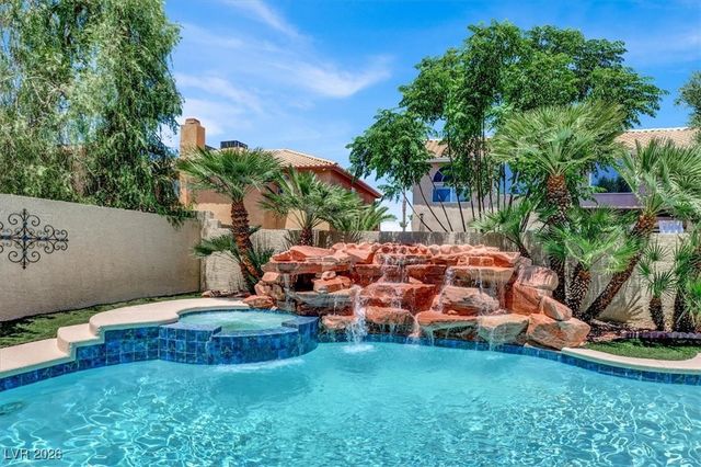 8932 Bracken Cliff Court, Las Vegas, NV 89129