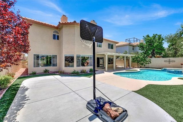 8932 Bracken Cliff Court, Las Vegas, NV 89129