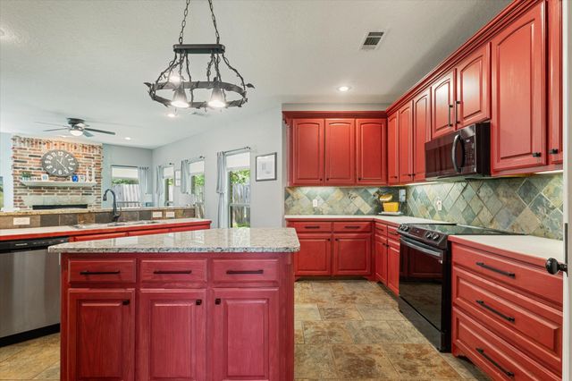 117 Ashlyn Court, Whitesboro, TX 76273