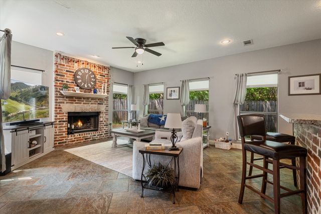 117 Ashlyn Court, Whitesboro, TX 76273