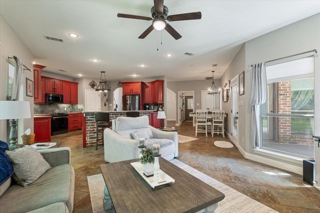 117 Ashlyn Court, Whitesboro, TX 76273