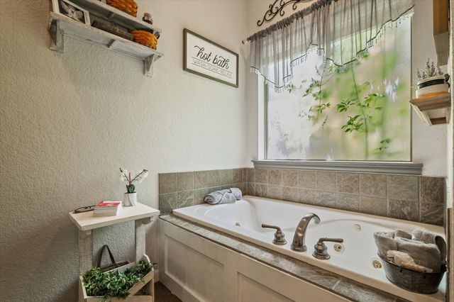 117 Ashlyn Court, Whitesboro, TX 76273