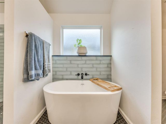 3900 Black Mesa Road, Norman, OK 73071