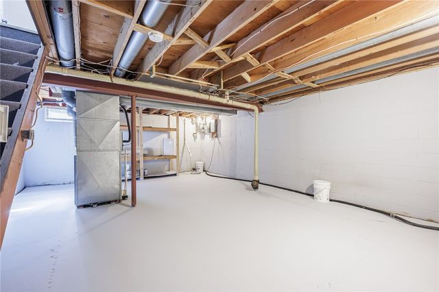 15 Farmbrook Drive, Farmington, NY 14425