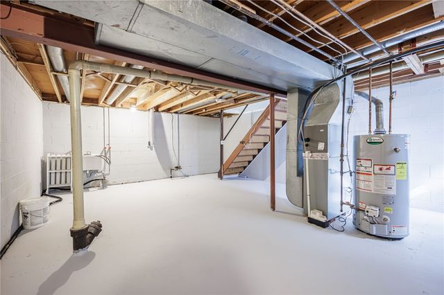 15 Farmbrook Drive, Farmington, NY 14425