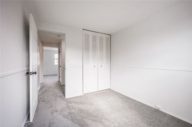 15 Farmbrook Drive, Farmington, NY 14425