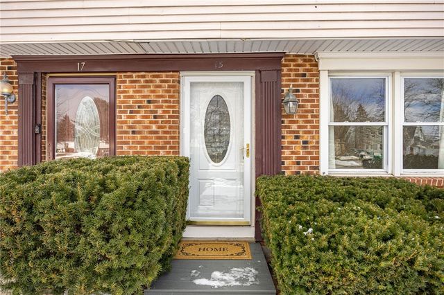 15 Farmbrook Drive, Farmington, NY 14425