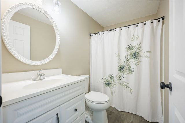 15 Farmbrook Drive, Farmington, NY 14425