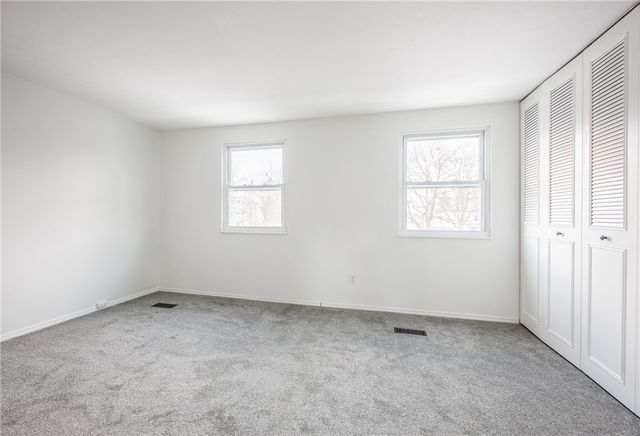 15 Farmbrook Drive, Farmington, NY 14425