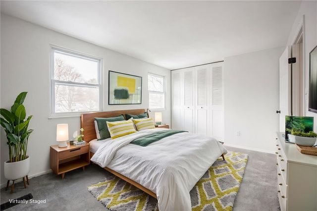 15 Farmbrook Drive, Farmington, NY 14425