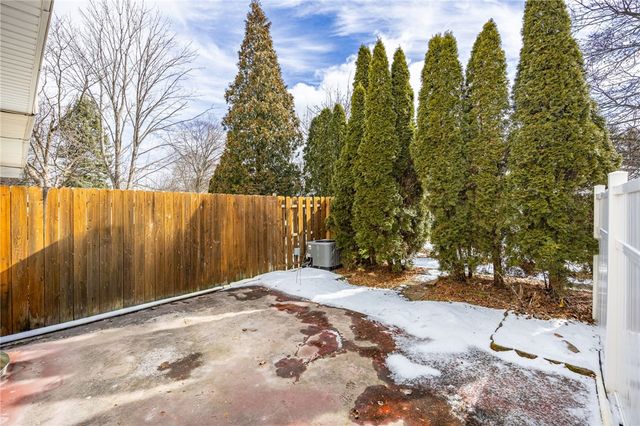 15 Farmbrook Drive, Farmington, NY 14425