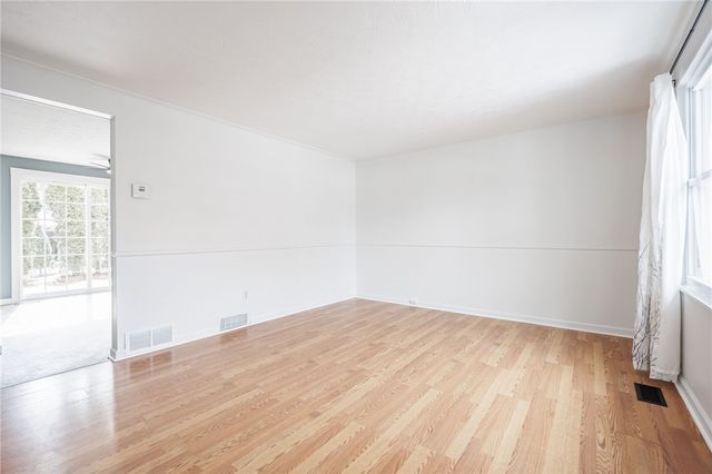 15 Farmbrook Drive, Farmington, NY 14425