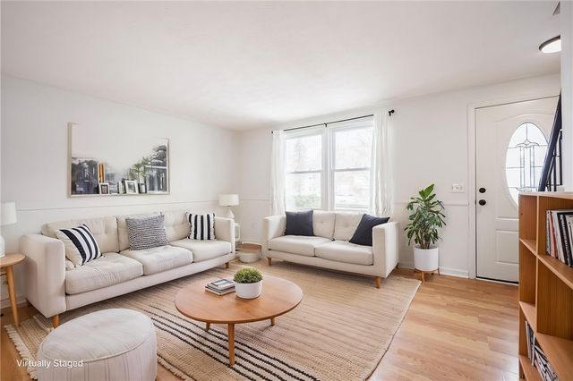 15 Farmbrook Drive, Farmington, NY 14425