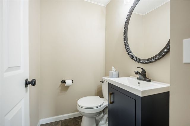 15 Farmbrook Drive, Farmington, NY 14425