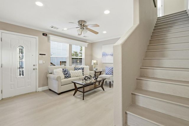 14685 Oka Road 11, Los Gatos, CA 95032