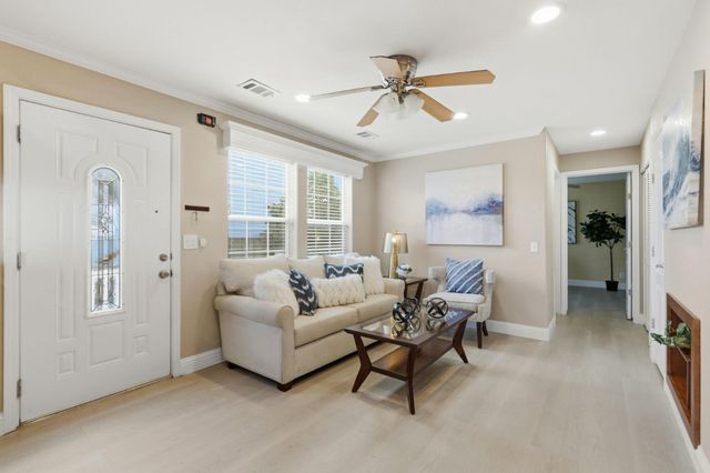 14685 Oka Road 11, Los Gatos, CA 95032