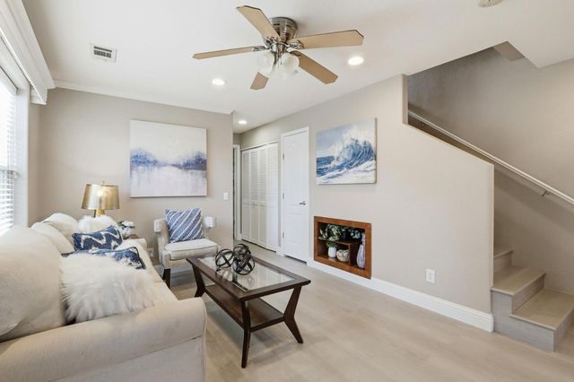 14685 Oka Road 11, Los Gatos, CA 95032