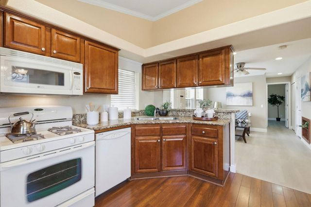 14685 Oka Road 11, Los Gatos, CA 95032